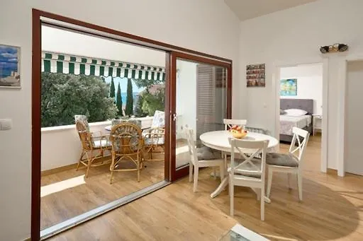 Apartment Apartmani Biserka Mandre Kroatien