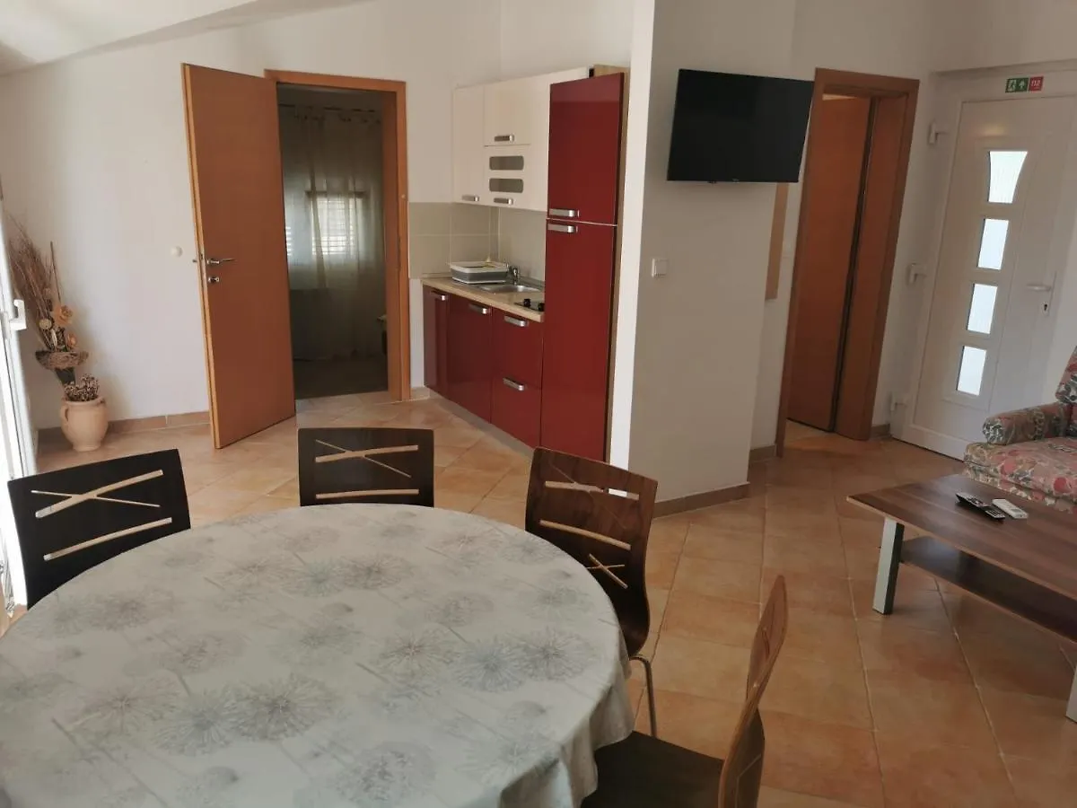 Apartment Apartmani Biserka Mandre