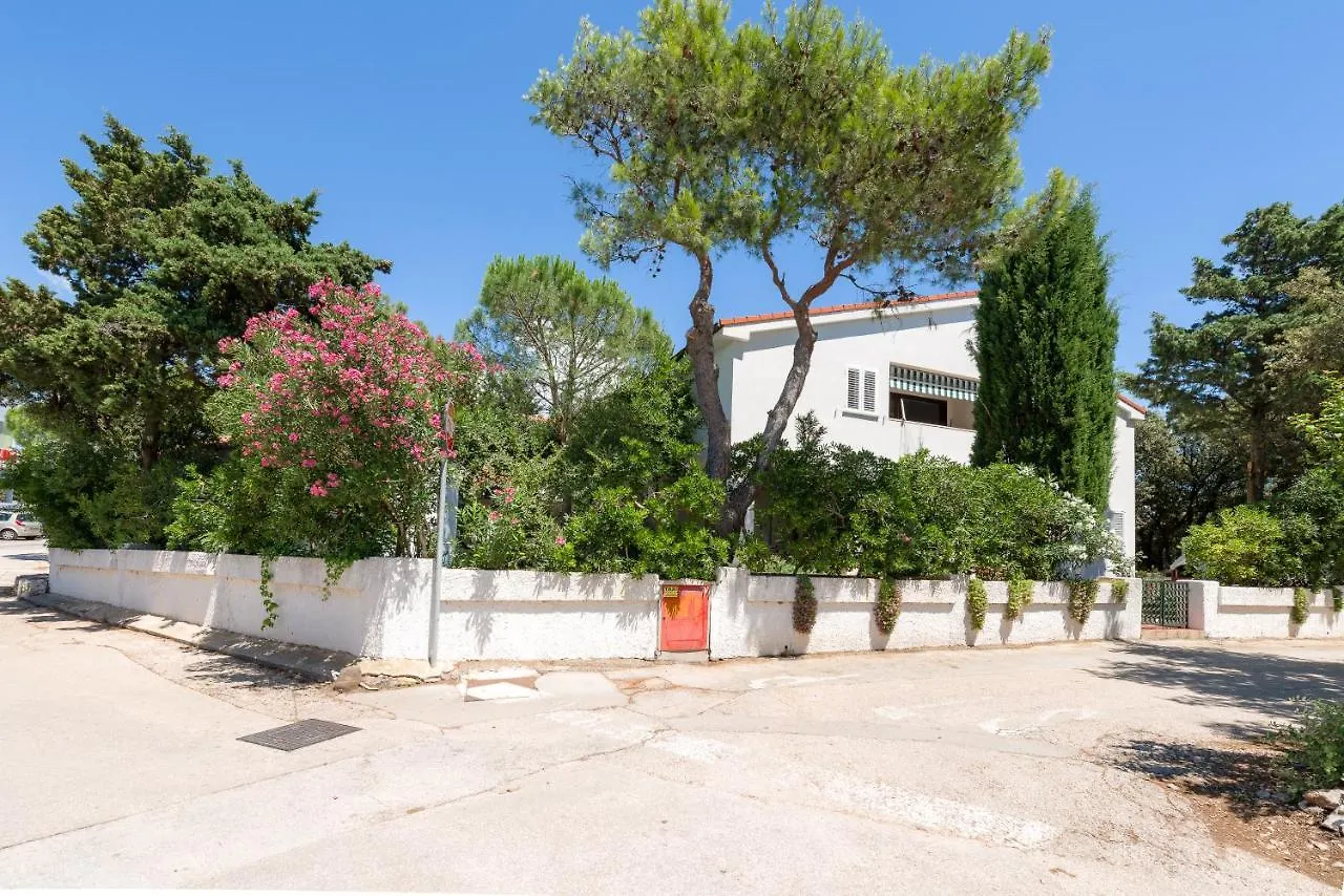 Apartmani Biserka Mandre 0*,  Croatia