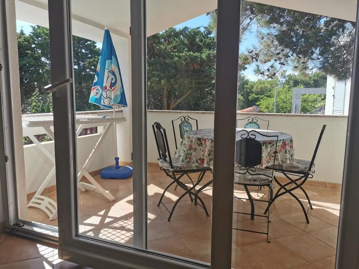 Apartmani Biserka Mandre 0*,